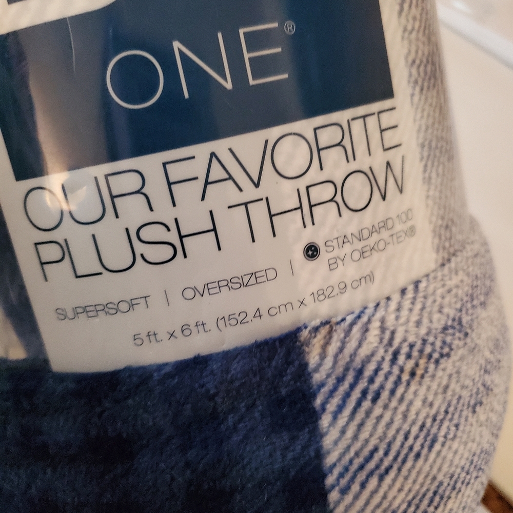 THE BUG ONE BLUE THROW ,NEW FROM Kohls - Picture 2 of 7